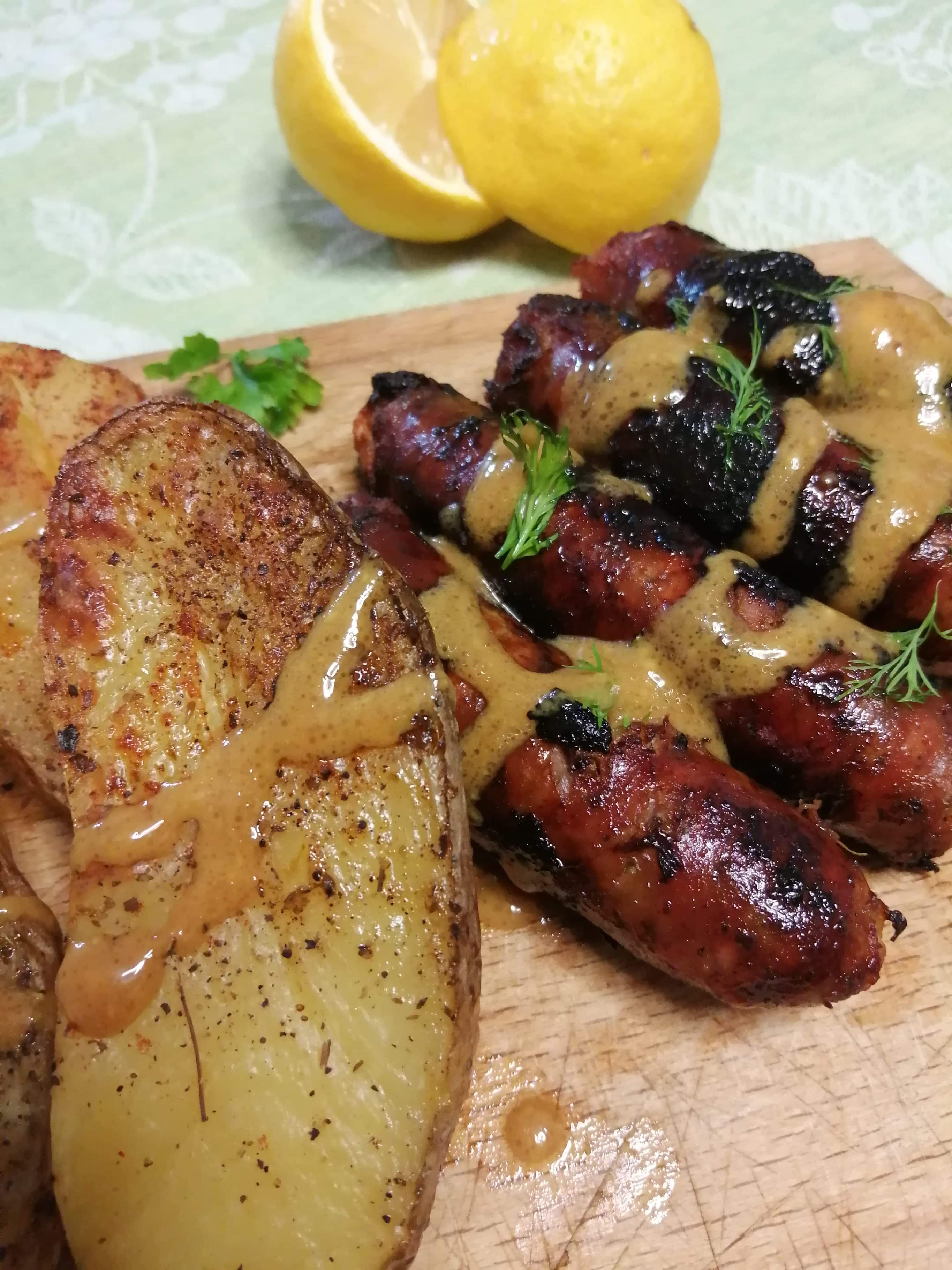 Ψητά λουκάνικα με μουστάρδα και μέλι