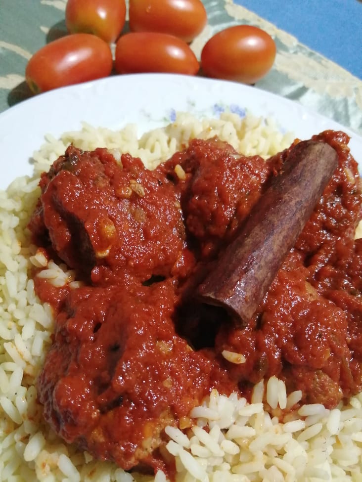 Σουτζουκάκια κοκκινιστά