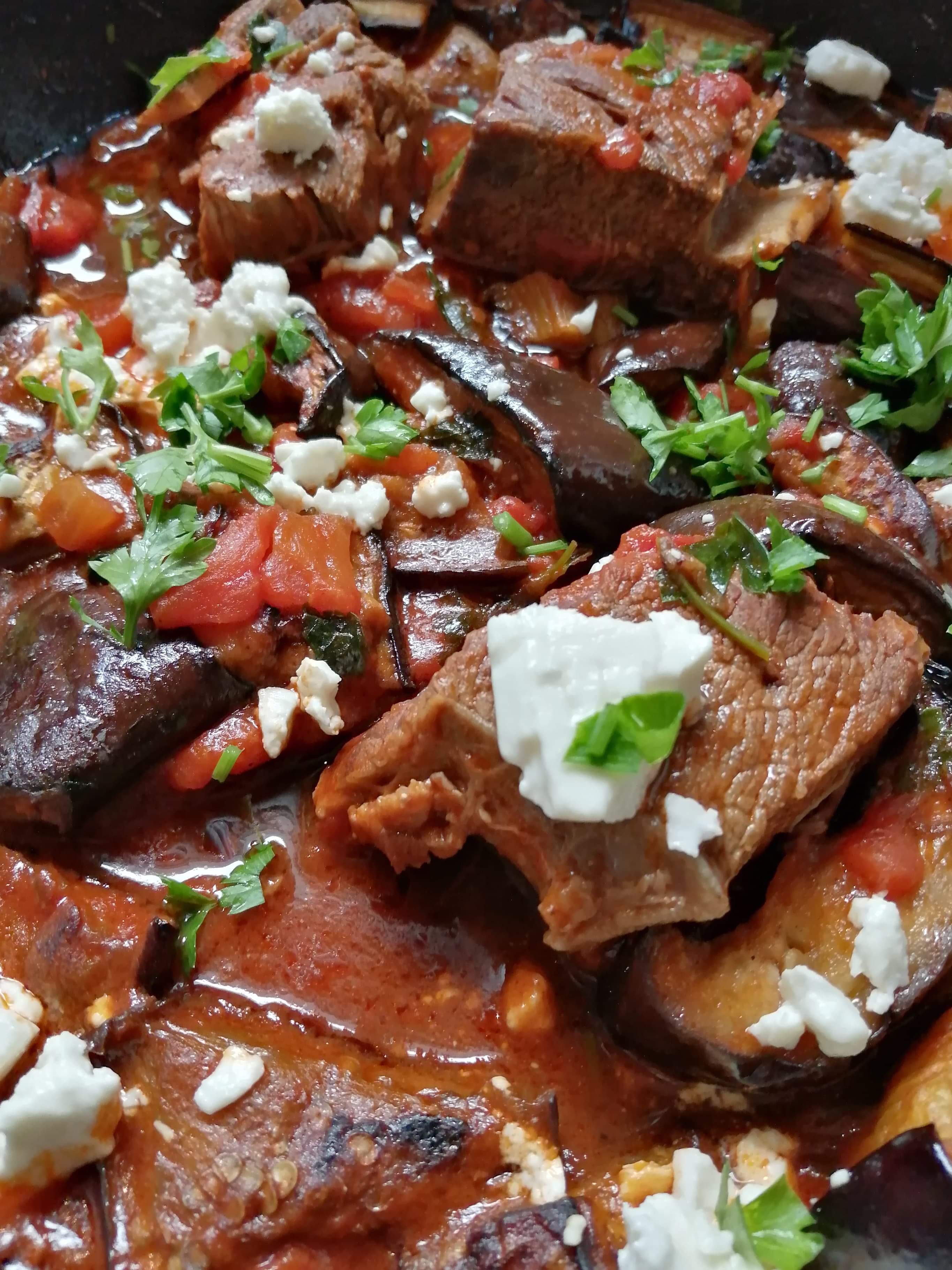 Μοσχαράκι με μελιτζάνες φούρνου