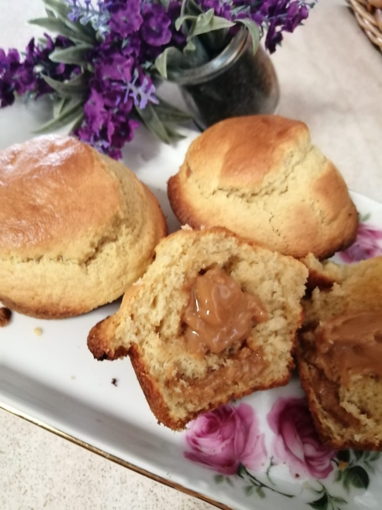 Ψωμάκια γεμιστά με πραλίνα φουντουκιού