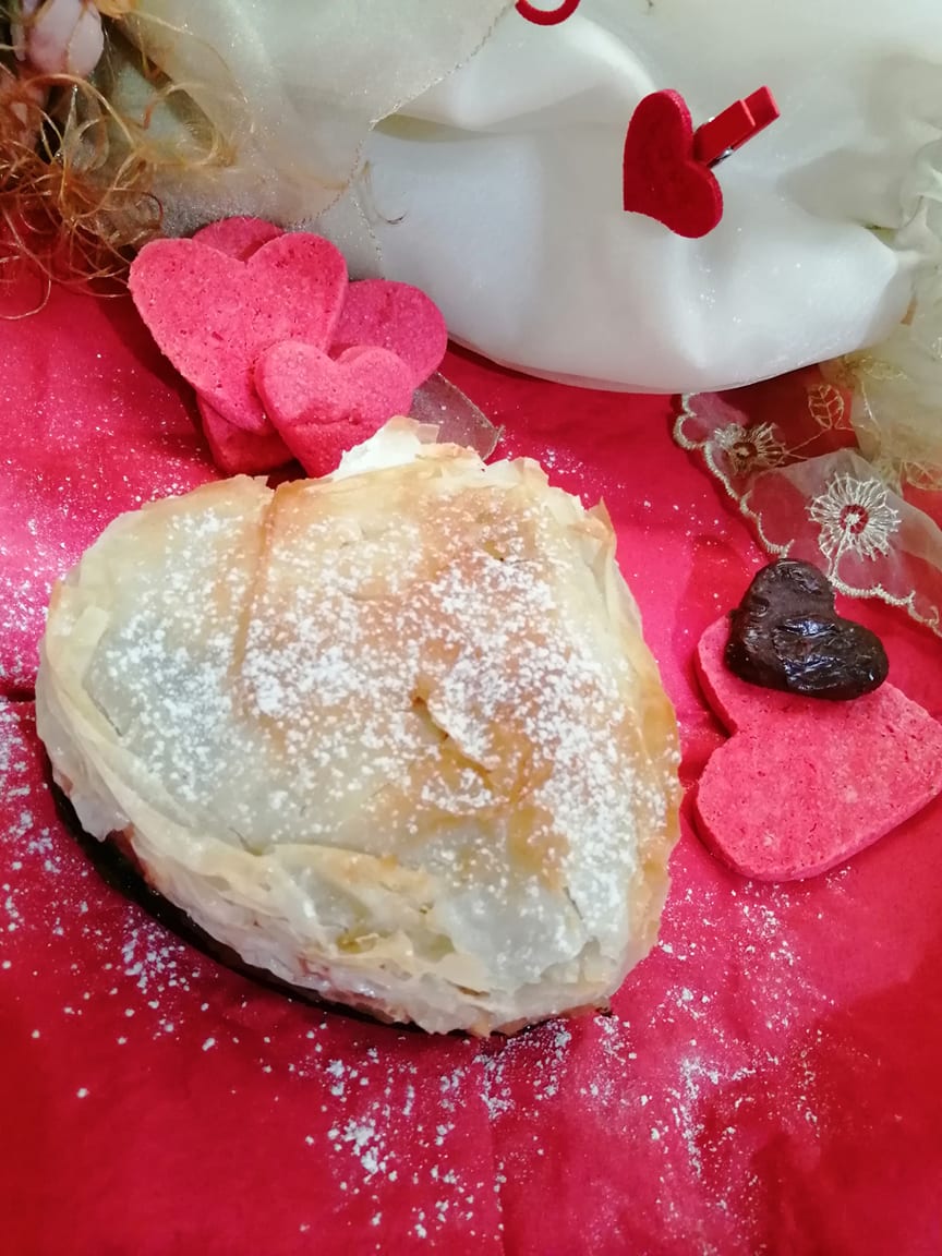 Μικρά Strudel μήλο-σοκολάτα σε σχήμα καρδιάς