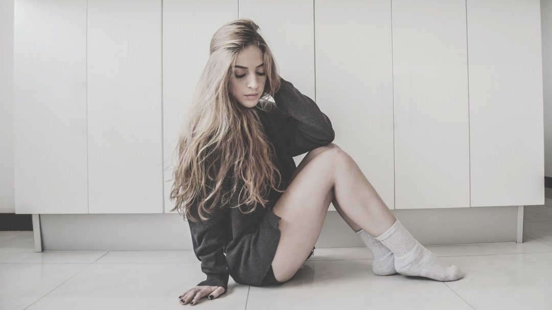 Σε σκέφτομαι… δεν πρέπει, αλλά τελικά ποιος ορίζει αν πρέπει ή όχι;