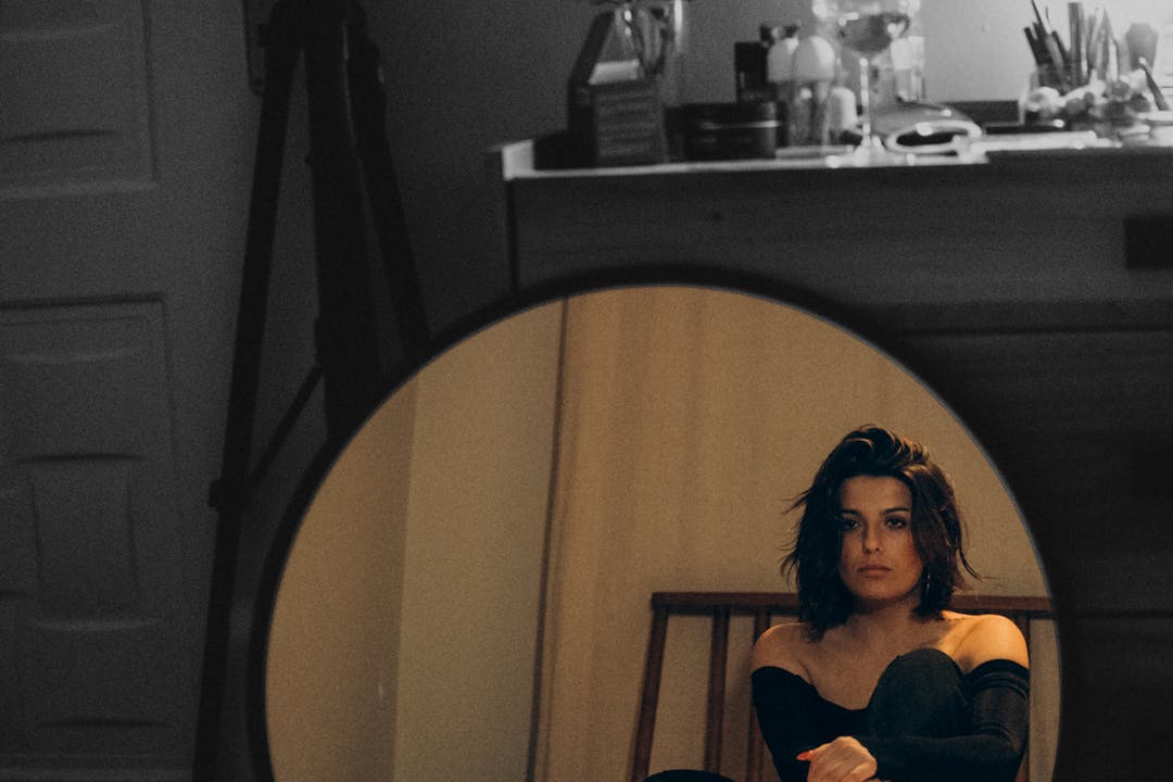 Δεν άλλαξα. Έγινα ο καθρέφτης σου.